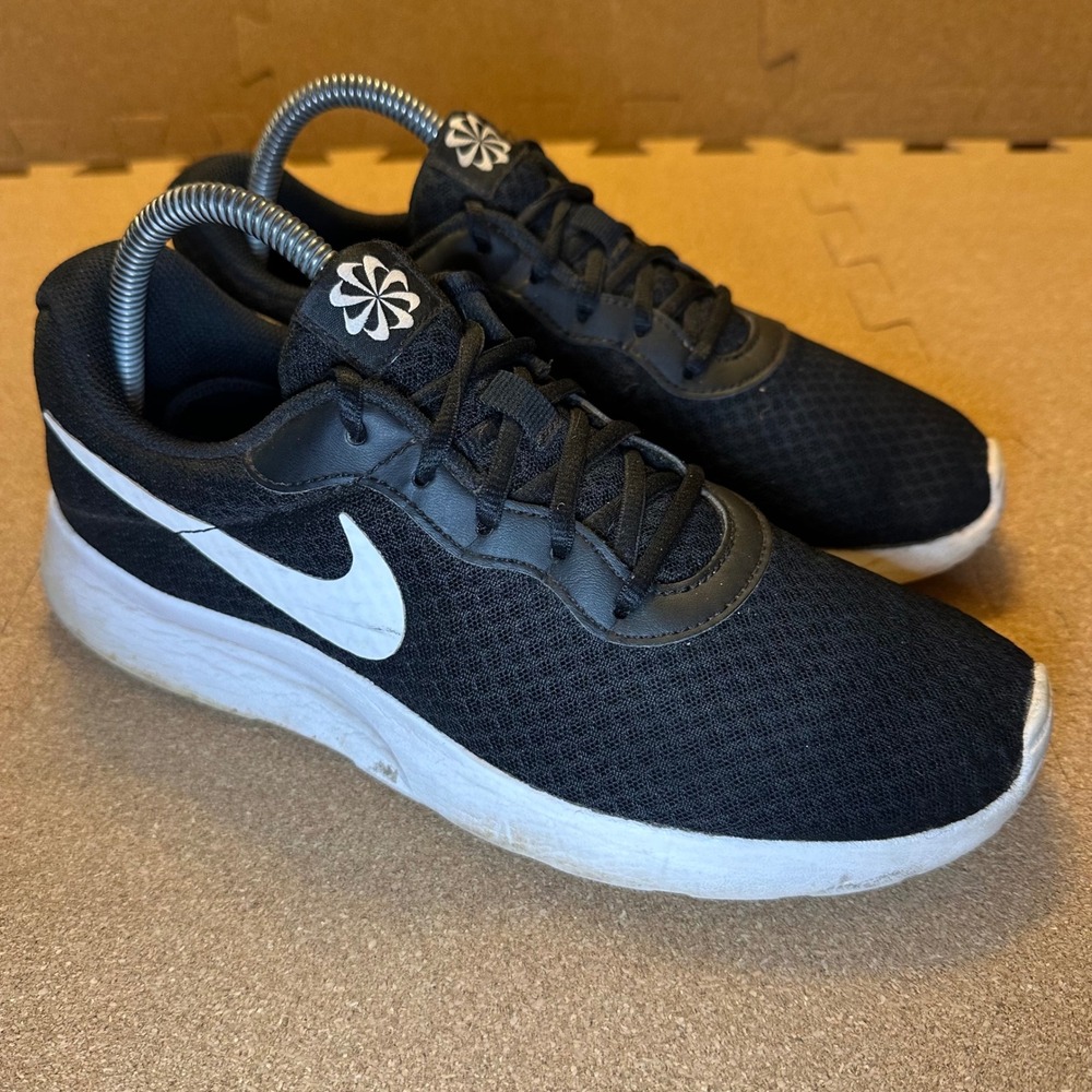 Nike Tanjun Next Nature Shoes Womens 9 Black White DJ6257-004 Running Sneakers